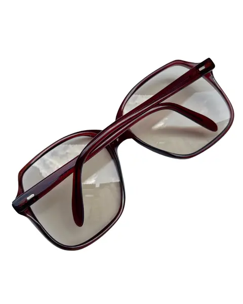 Foto de um(a) Óculos Vintage Novo Montclair Lafitte, da categoria de Óculos. Óculos VINTAGE Montclair, modelo Lafitte, Selected Frame, armação em acetato na cor marrom avermelhado, semi transparência,... Mostrado de uma perspectiva diferente. Vendido no marketplace Trésors.