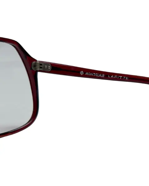 Foto de um(a) Óculos Vintage Novo Montclair Lafitte, da categoria de Óculos. Óculos VINTAGE Montclair, modelo Lafitte, Selected Frame, armação em acetato na cor marrom avermelhado, semi transparência,... Mostrado de uma perspectiva diferente. Vendido no marketplace Trésors.