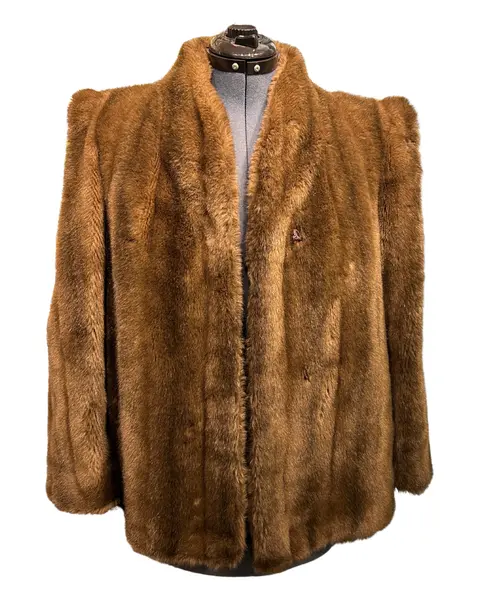 Foto de um(a) Casaco Vintage Americano Pelo Fake, da categoria de Casacos. casaco vintage americano pelo fake, tem modelagem com lindíssimos ombros marcados, possui fechamento por colchetes, forrado... Vendido no marketplace Trésors.