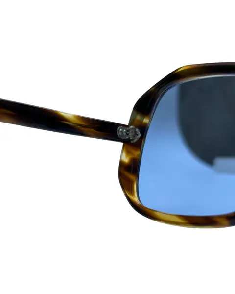 Foto de um(a) Óculos Vintage Novo Montclair Havana, da categoria de Óculos. Óculos VINTAGE Montclair, armação em acetato na cor padrão havana, semi transparência, lentes claras/média azulada. Seu... Mostrado de uma perspectiva diferente. Vendido no marketplace Trésors.