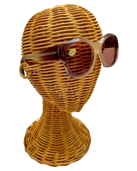 Foto de um(a) Óculos Vintage Novo Montclair Vogue, da categoria de Óculos. Óculos VINTAGE Montclair, modelo Vogue, Selected Frame, armação em acetato nas cores degrade lilás e gelo, semi... Mostrado de uma perspectiva diferente. Vendido no marketplace Trésors.