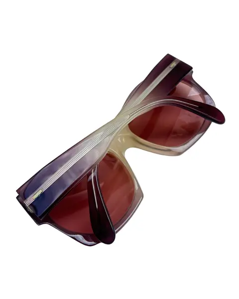 Foto de um(a) Óculos Vintage Novo Montclair Vogue, da categoria de Óculos. Óculos VINTAGE Montclair, modelo Vogue, Selected Frame, armação em acetato nas cores degrade lilás e gelo, semi... Mostrado de uma perspectiva diferente. Vendido no marketplace Trésors.