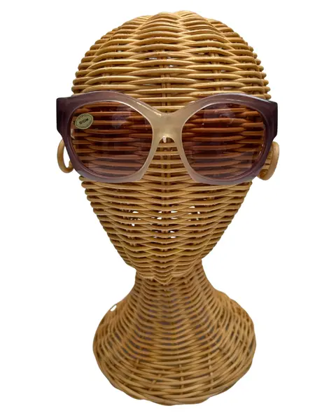 Foto de um(a) Óculos Vintage Novo Montclair Vogue, da categoria de Óculos. Óculos VINTAGE Montclair, modelo Vogue, Selected Frame, armação em acetato nas cores degrade lilás e gelo, semi... Mostrado de uma perspectiva diferente. Vendido no marketplace Trésors.