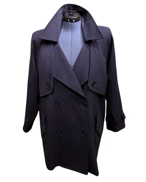 Foto de um(a) Pra Coats Lã Alfaiataria Vintage Estilista Milka, da categoria de Casacos. Pea coats, ou casaco marinheiro, é um clássico e este é da grande estilista brasileira Milka, que teve o auge do seu sucesso... Mostrado de uma perspectiva diferente. Vendido no marketplace Trésors.