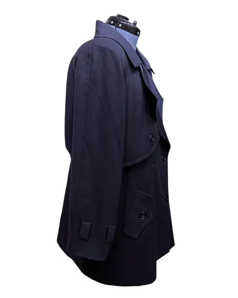 Foto de um(a) Pra Coats Lã Alfaiataria Vintage Estilista Milka, da categoria de Casacos. Pea coats, ou casaco marinheiro, é um clássico e este é da grande estilista brasileira Milka, que teve o auge do seu sucesso... Mostrado de uma perspectiva diferente. Vendido no marketplace Trésors.