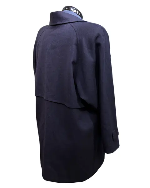 Foto de um(a) Pra Coats Lã Alfaiataria Vintage Estilista Milka, da categoria de Casacos. Pea coats, ou casaco marinheiro, é um clássico e este é da grande estilista brasileira Milka, que teve o auge do seu sucesso... Mostrado de uma perspectiva diferente. Vendido no marketplace Trésors.