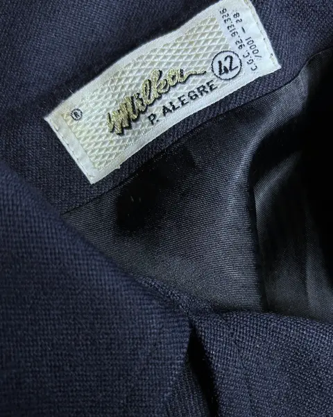 Foto de um(a) Pra Coats Lã Alfaiataria Vintage Estilista Milka, da categoria de Casacos. Pea coats, ou casaco marinheiro, é um clássico e este é da grande estilista brasileira Milka, que teve o auge do seu sucesso... Mostrado de uma perspectiva diferente. Vendido no marketplace Trésors.