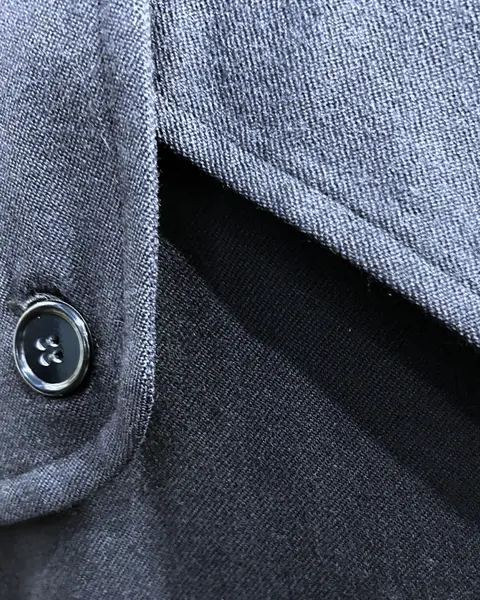 Foto de um(a) Pra Coats Lã Alfaiataria Vintage Estilista Milka, da categoria de Casacos. Pea coats, ou casaco marinheiro, é um clássico e este é da grande estilista brasileira Milka, que teve o auge do seu sucesso... Mostrado de uma perspectiva diferente. Vendido no marketplace Trésors.