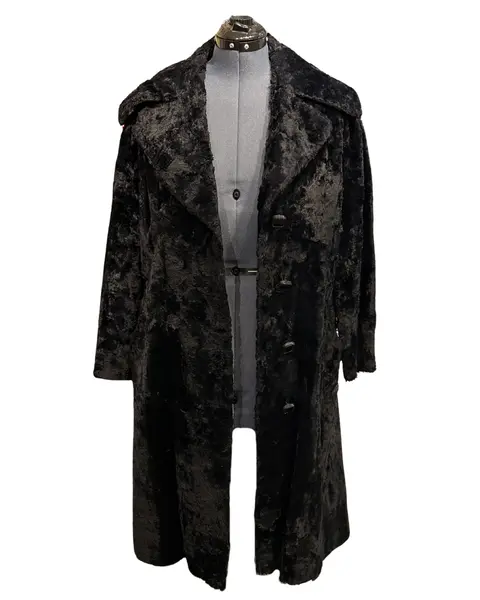 Foto de um(a) Casaco Vintage Pelo Preto, da categoria de Casacos. casaco vintage, possivelmente pelo sintético, na cor preto, botões quadrados e grande gola Veste M Medidas:Ombros 42cmBusto... Mostrado de uma perspectiva diferente. Vendido no marketplace Trésors.