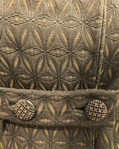 Foto de um(a) Casaco Vintage Relíquia Gola Pele, da categoria de Casacos. fantástico casaco vintage, possivelmente década de 50/60, Maurice Lansing, marca pertence à Maurice Distinctive Apparel, uma... Mostrado de uma perspectiva diferente. Vendido no marketplace Trésors.