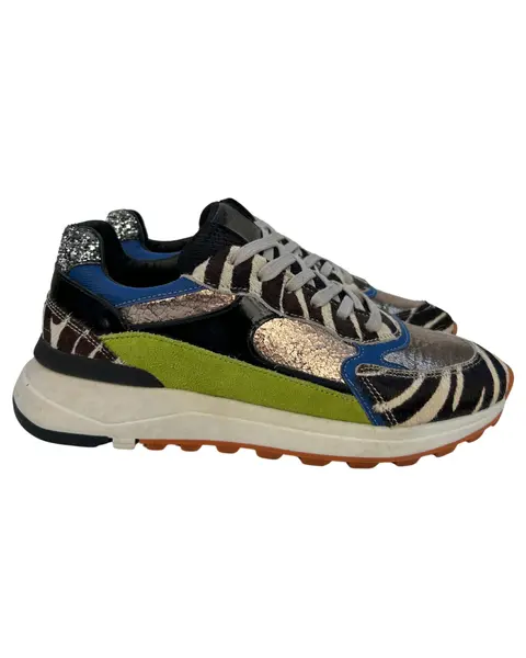 Foto de um(a) Tênis Shelter Retrô Colors Zebra, da categoria de Tênis. tênis Shelter, modelo retrô multi-estampas mix de cores, zebra e detalhes metálicos. Muito bom estado, praticamente sem uso.... Vendido no marketplace Trésors.