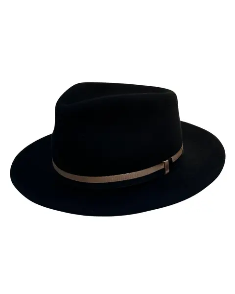 Foto de um(a) Chapéu Fedora Perry Ellis, da categoria de Chapéus. Chapéu Fedora, feltro 100% lã, da marca americana Perry Ellis, foram produzidos pela marca em coleções de inverno... Mostrado de uma perspectiva diferente. Vendido no marketplace Trésors.