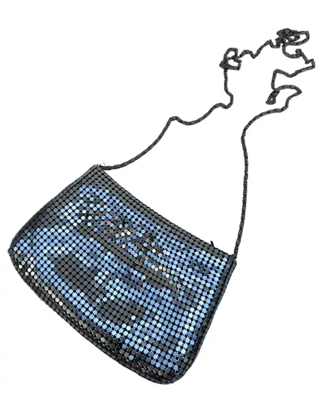 Foto de um(a) Bolsa Vintage Malha Prata, da categoria de Bolsas. bolsa vintage em malha de metal prateado, alça em corrente com comprimento correspondente à transversal. Possui forro e... Mostrado de uma perspectiva diferente. Vendido no marketplace Trésors.