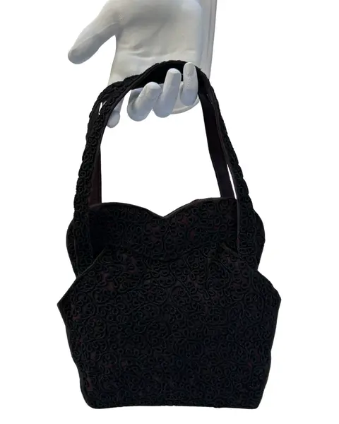 Foto de um(a) Bolsa Vintage Tecido Bordado Arabesco, da categoria de Bolsas. bolsa vintage, provavelmente década de 40 ou 50, formato único, com bordado delicados arabescos por toda a peça, parte... Mostrado de uma perspectiva diferente. Vendido no marketplace Trésors.