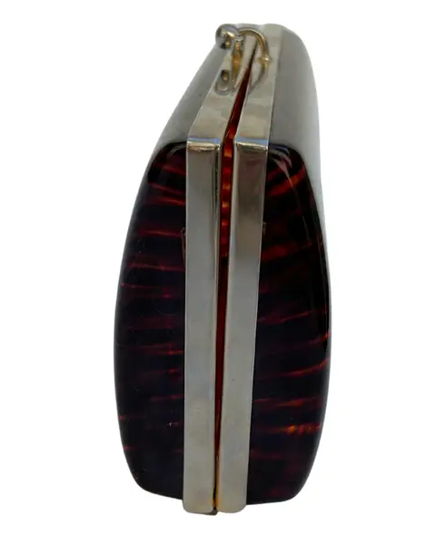 Foto de um(a) Clutch de Mão CGC Lucite Tartarura, da categoria de Bolsas. clutch vintage CGC, em lucite padrão tartaruga, ferragem em metal, fecho estilo vovó, não possui alça, compatível ao tamanho... Mostrado de uma perspectiva diferente. Vendido no marketplace Trésors.