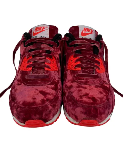 Foto de um(a) Tênis Nike Air Max 90 Velvet "25th Anniversary", da categoria de Tênis. Nike Air Max 90 "25th Anniversary" Red Velvet (Infrared Velvet Pack) é um modelo comemorativo e raro. > Conservação 8,5/10... Mostrado de uma perspectiva diferente. Vendido no marketplace Trésors.
