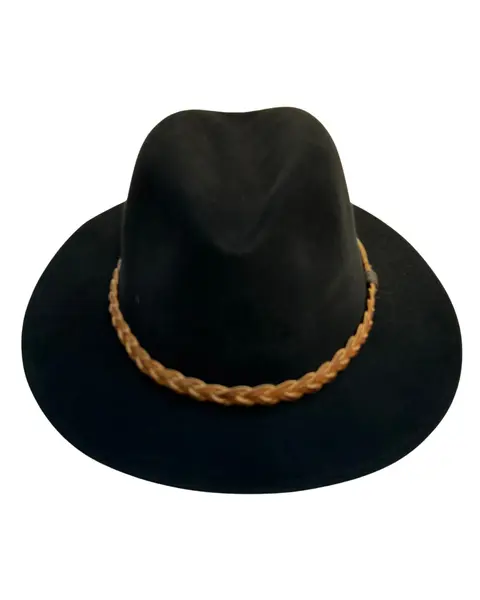 Foto de um(a) Chapéu Fedora Bailey, da categoria de Chapéus. Chapéu Fedora Bailey, americano, em feltro e faixa em couro trançado Cor preto Coroa vincada Cone médio Aba 6cm Banda... Mostrado de uma perspectiva diferente. Vendido no marketplace Trésors.