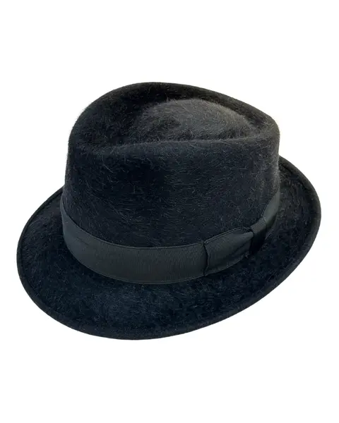 Foto de um(a) Chapéu Fedora A Época Curitiba, da categoria de Chapéus. Chapéu fedora da antiga “A Época Curitiba”, em feltro de pelo ou lã texturizada, que confere esse visual e toque pelúcia... Vendido no marketplace Trésors.