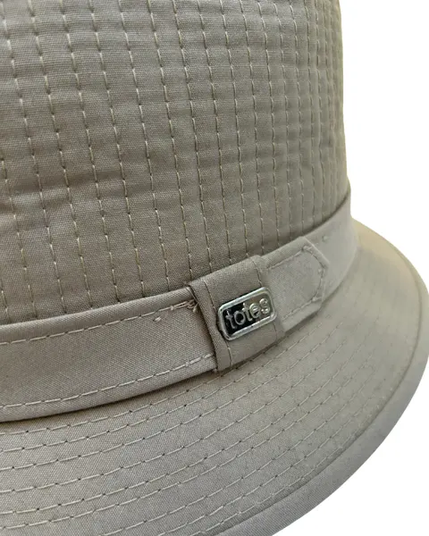 Foto de um(a) Chapéu Vintage Bucket Totes Cargo, da categoria de Chapéus. Chapéu bucket vintage Totes, Coreano, em tecido alinhavado, 60% algodão 40% poliéster. Cor fendi Coroa modelável vincada ou... Mostrado de uma perspectiva diferente. Vendido no marketplace Trésors.