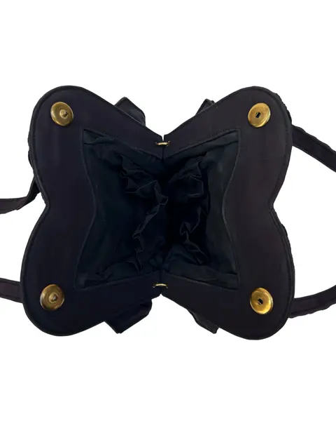 Foto de um(a) Bolsa Vintage Tecido Bordado Arabesco, da categoria de Bolsas. bolsa vintage, provavelmente década de 40 ou 50, formato único, com bordado delicados arabescos por toda a peça, parte... Mostrado de uma perspectiva diferente. Vendido no marketplace Trésors.