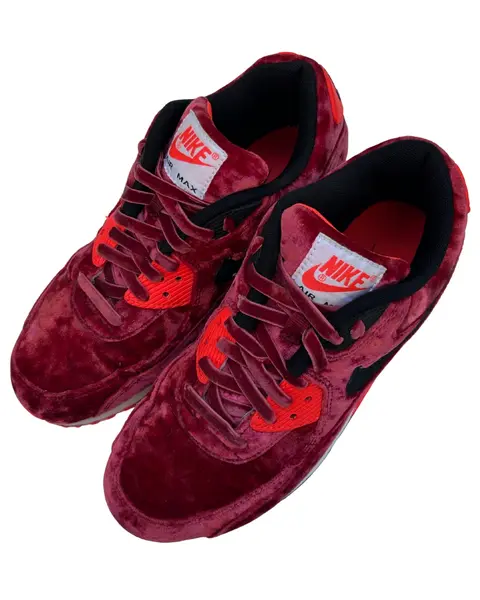 Foto de um(a) Tênis Nike Air Max 90 Velvet "25th Anniversary", da categoria de Tênis. Nike Air Max 90 "25th Anniversary" Red Velvet (Infrared Velvet Pack) é um modelo comemorativo e raro. > Conservação 8,5/10... Mostrado de uma perspectiva diferente. Vendido no marketplace Trésors.
