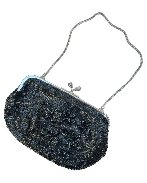 Foto de um(a) Bolsa Vintage Paetê Preto, da categoria de Bolsas. pequena bolsa vintage, bordada em paetê e pedrarias na cor preta, fecho “vovó”, possui forro e alça corrente compatível à... Mostrado de uma perspectiva diferente. Vendido no marketplace Trésors.