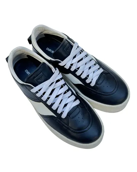 Foto de um(a) Tênis Empório Armani Couro, da categoria de Tênis. sneakers EMPORIO ARMANI X3X158 XN317, italiano, unissex, cabedal em couro preto e detalhes off, solado flatform, cadarços... Vendido no marketplace Trésors.