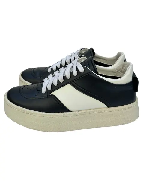 Foto de um(a) Tênis Empório Armani Couro, da categoria de Tênis. sneakers EMPORIO ARMANI X3X158 XN317, italiano, unissex, cabedal em couro preto e detalhes off, solado flatform, cadarços... Mostrado de uma perspectiva diferente. Vendido no marketplace Trésors.
