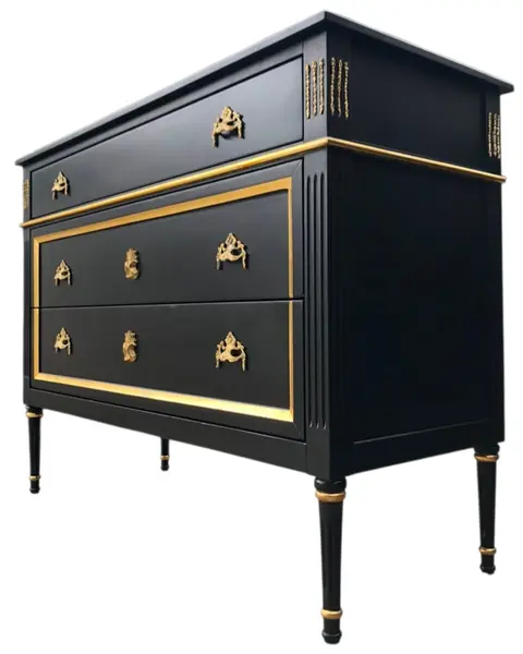 Foto de um(a) Cômoda Clássica com 3 Gavetas, Bronze e Detalhes Dourados, da categoria de Cômodas e Sapateira. Mostrado de uma perspectiva diferente. Vendido no marketplace Trésors.