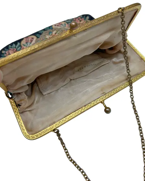Foto de um(a) Bolsa Gobelin Floral Verweegen & Kok, da categoria de Bolsas. Linda e colecionável bolsa em gobelin, da renomada marca holandesa Verweegen & Kok, uma joalheria e ourivesaria tradicional... Mostrado de uma perspectiva diferente. Vendido no marketplace Trésors.