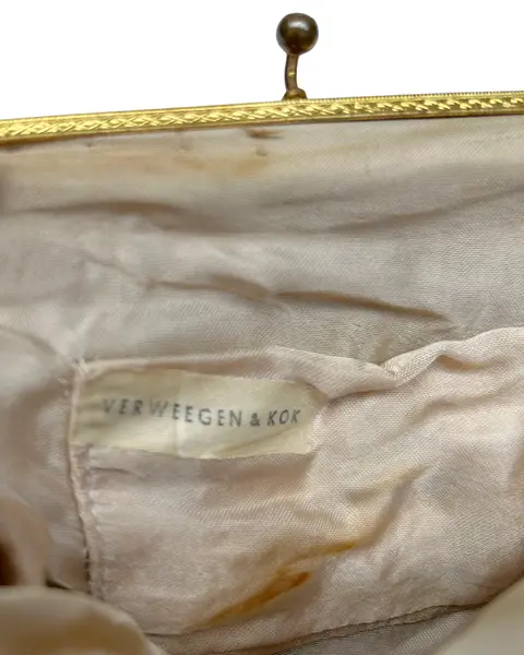 Foto de um(a) Bolsa Gobelin Floral Verweegen & Kok, da categoria de Bolsas. Linda e colecionável bolsa em gobelin, da renomada marca holandesa Verweegen & Kok, uma joalheria e ourivesaria tradicional... Mostrado de uma perspectiva diferente. Vendido no marketplace Trésors.