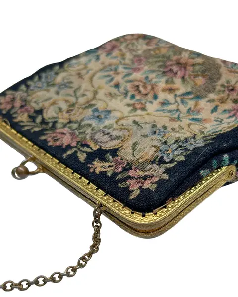 Foto de um(a) Bolsa Gobelin Floral Verweegen & Kok, da categoria de Bolsas. Linda e colecionável bolsa em gobelin, da renomada marca holandesa Verweegen & Kok, uma joalheria e ourivesaria tradicional... Mostrado de uma perspectiva diferente. Vendido no marketplace Trésors.
