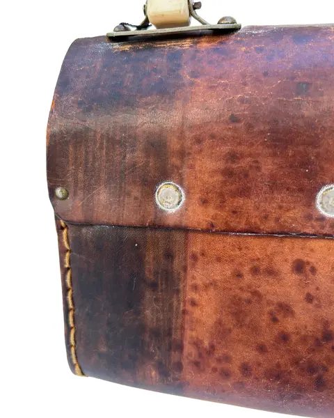Foto de um(a) Mini Bag Couro Rusty, da categoria de Bolsas. Pequena bolsa de mão em couro vintage. Provavelmente com antiga finalidade de pequena ferramenta, atualmente pode ser usada... Mostrado de uma perspectiva diferente. Vendido no marketplace Trésors.