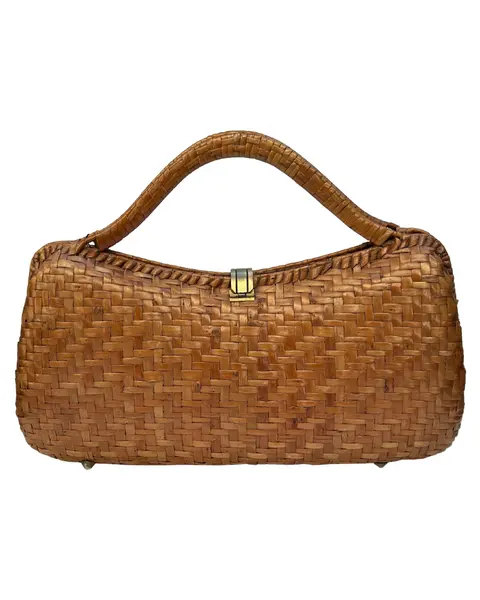Foto de um(a) Bolsa Vime Vintage, da categoria de Bolsas. * Bolsa vintage em vime, um clássico desde a década de 50 à década de 70. Essas belíssimas bolsas são muito usadas tanto... Mostrado de uma perspectiva diferente. Vendido no marketplace Trésors.