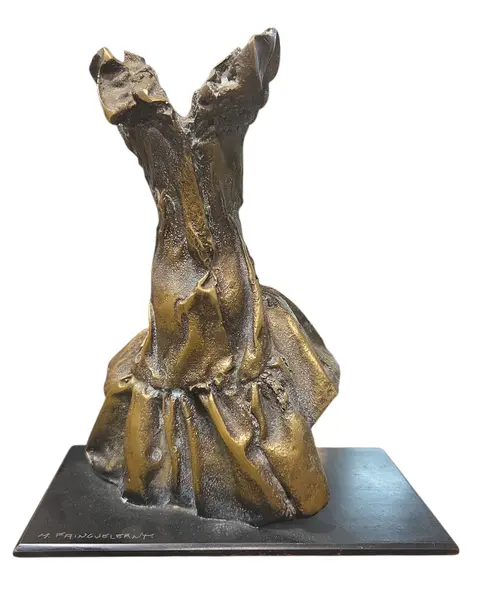 Foto de um(a) Escultura em Bronze Mauro Fainguelernt – Assinada, da categoria de Escultura. Magnífica escultura do artista plástico Mauro Fainguelernt. A obra apresenta a estética característica do autor: formas... Mostrado de uma perspectiva diferente. Vendido no marketplace Trésors.