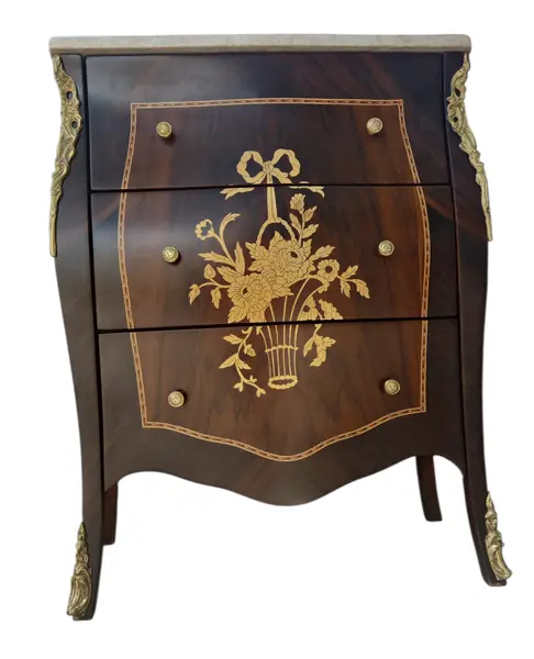 Foto de um(a) Mini Cômoda Clássica em Madeira Nobre, Marchetaria e Mármore Travertino, da categoria de Cômodas e Sapateira. Elegância Atemporal e Materiais Nobres Esta belíssima mesa de cabeceira (ou mini cômoda) é uma peça que exala o rigor e o... Mostrado de uma perspectiva diferente. Vendido no marketplace Trésors.