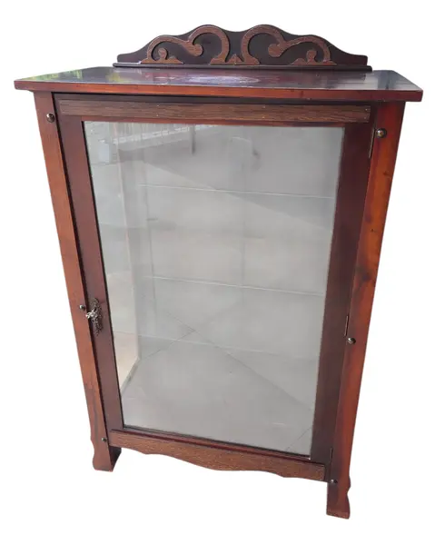 Foto de um(a) Cristaleira Pequena Ritzmann, da categoria de Cristaleiras. Adicione um toque de sofisticação à sua sala de jantar ou estar com esta belíssima cristaleira da renomada Móveis Ritzmann.... Mostrado de uma perspectiva diferente. Vendido no marketplace Trésors.