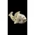 Foto de um(a) Peixe Porcelana Vintage, da categoria de Modelos e estatuetas. Fantástico peixe em porcelana, lindo tom creme com leve degradê em um azul acinzentado, bordas filetadas ouro em excelente... Mostrado de uma perspectiva diferente. Vendido no marketplace Trésors.