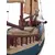 Foto de um(a) Veleiro Antigo em Madeira – Escuna Clássica Pintada à Mão, da categoria de Modelos de barcos. Encanto e Nostalgia em Cada Detalhe Este magnífico veleiro antigo é uma peça decorativa que evoca a era de ouro da... Mostrado de uma perspectiva diferente. Vendido no marketplace Trésors.