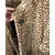 Foto de um(a) Casaco Vintage em Pelúcia Animal Print, da categoria de Casacos. INCRÍVEL casaco VINTAGE, pelúcia acrílica impecável, importado EUA, possui bolsos com acabamento em couro, modelagem... Mostrado de uma perspectiva diferente. Vendido no marketplace Trésors.
