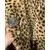 Foto de um(a) Casaco Vintage em Pelúcia Animal Print, da categoria de Casacos. INCRÍVEL casaco VINTAGE, pelúcia acrílica impecável, importado EUA, possui bolsos com acabamento em couro, modelagem... Mostrado de uma perspectiva diferente. Vendido no marketplace Trésors.
