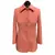 Foto de um(a) Casaco Vintage Lã Rosa Médio, da categoria de Casacos. Casaco em lã rosa médio, modelagem e confecção impecável. Possui bolsos, fechamento frontal por grandes botões e forro.... Vendido no marketplace Trésors.