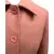 Foto de um(a) Casaco Vintage Lã Rosa Médio, da categoria de Casacos. Casaco em lã rosa médio, modelagem e confecção impecável. Possui bolsos, fechamento frontal por grandes botões e forro.... Mostrado de uma perspectiva diferente. Vendido no marketplace Trésors.