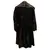 Foto de um(a) Casaco Vintage Pelo Preto, da categoria de Casacos. casaco vintage, possivelmente pelo sintético, na cor preto, botões quadrados e grande gola Veste M Medidas:Ombros 42cmBusto... Mostrado de uma perspectiva diferente. Vendido no marketplace Trésors.
