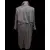 Foto de um(a) Trench Coat Vintage Besouro, da categoria de Casacos. Trench coat vintage, lindíssimo tom levemente metálico em tons esverdeado/azul/lilás, que carinhosamente chamamos de cor... Mostrado de uma perspectiva diferente. Vendido no marketplace Trésors.