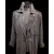 Foto de um(a) Trench Coat Vintage Besouro, da categoria de Casacos. Trench coat vintage, lindíssimo tom levemente metálico em tons esverdeado/azul/lilás, que carinhosamente chamamos de cor... Mostrado de uma perspectiva diferente. Vendido no marketplace Trésors.