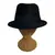 Foto de um(a) Chapéu Fedora A Época Curitiba, da categoria de Chapéus. Chapéu fedora da antiga “A Época Curitiba”, em feltro de pelo ou lã texturizada, que confere esse visual e toque pelúcia... Mostrado de uma perspectiva diferente. Vendido no marketplace Trésors.