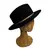 Foto de um(a) Chapéu Fedora Perry Ellis, da categoria de Chapéus. Chapéu Fedora, feltro 100% lã, da marca americana Perry Ellis, foram produzidos pela marca em coleções de inverno... Mostrado de uma perspectiva diferente. Vendido no marketplace Trésors.
