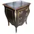 Foto de um(a) Cômoda Mesa de Cabeceira, da categoria de Cômodas e Sapateira. Mostrado de uma perspectiva diferente. Vendido no marketplace Trésors.