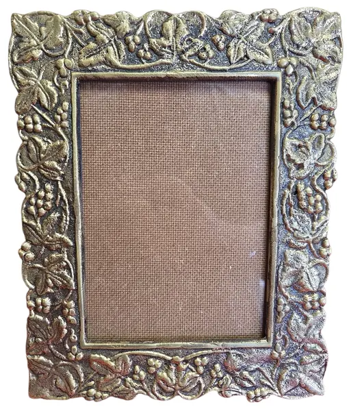 Foto de um(a) Porta Retrato em Bronze - Vertical, da categoria de Porta retratos. Belíssimo porta-retrato vertical confeccionado em bronze de alta qualidade. Esta peça apresenta um trabalho de fundição... Vendido no marketplace Trésors.